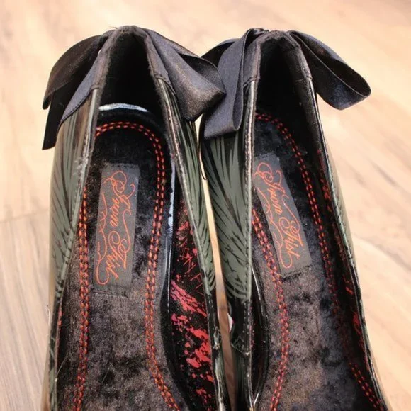 VNTG Iron Fist Wolf Beater Platform Heels - Picture 2 of 11